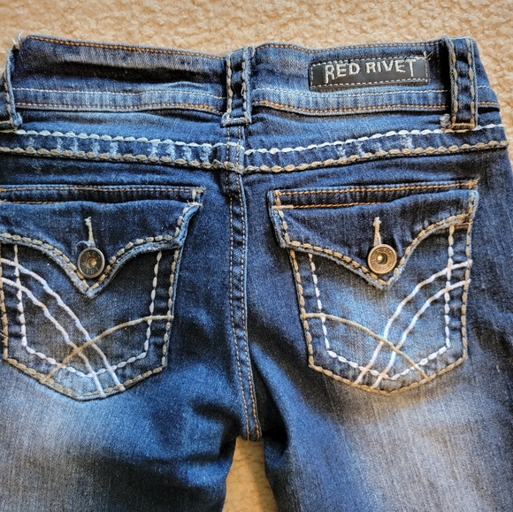 Red Rivet Capri's - Picture 6 of 6